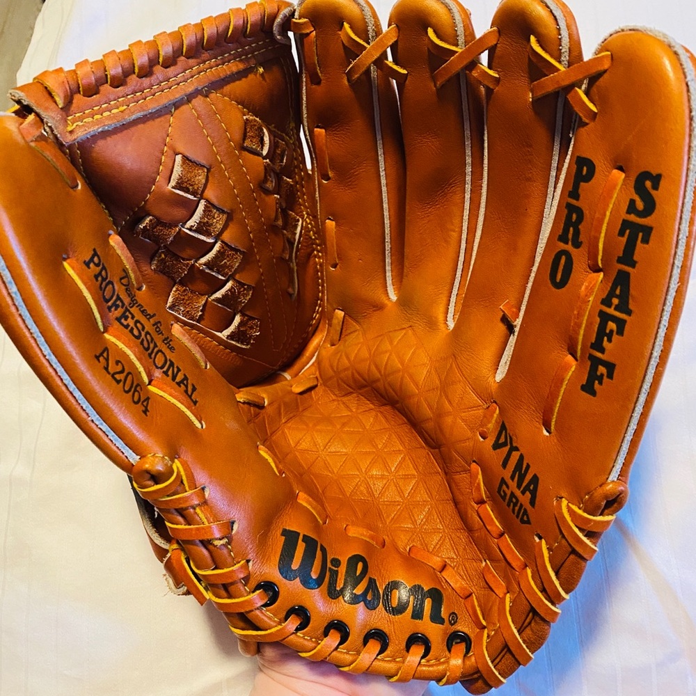 Wilson A2064 Pro Staff Dyna-Grip Leather Mitt Glove